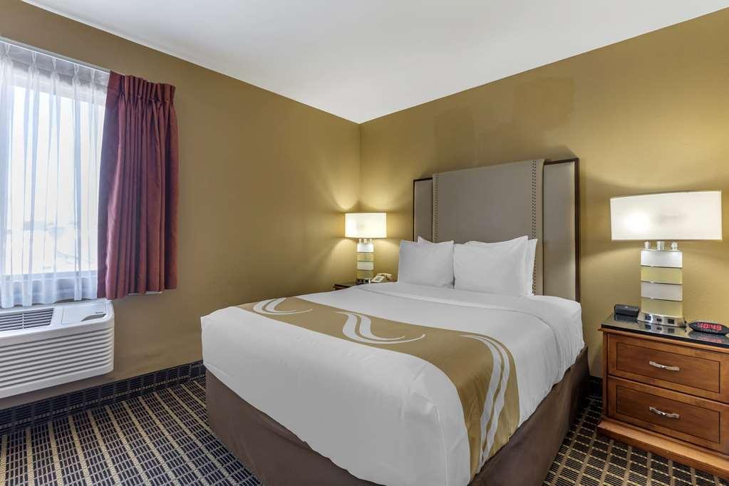 Quality Inn & Suites Westminster Seal Beach Room photo